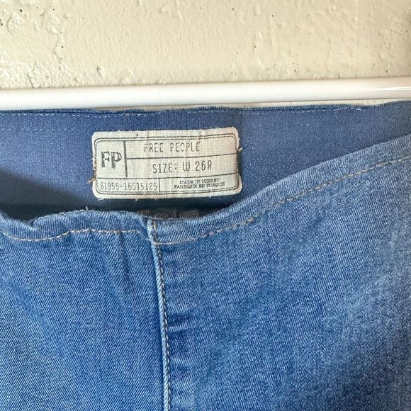 Free People Penny Pull On Denim Flare Jeans Size 26 Wide Leg - Picture 3 of 8